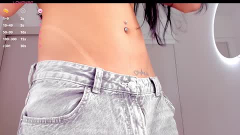 Snapshot of mia_yourmommy chatting on 12/09/24, 04:01 online show from 12/09/24, 04:01