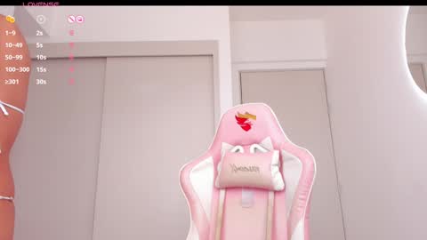 Snapshot of mia_yourmommy chatting on 12/17/24, 03:49 online show from 12/17/24, 03:49