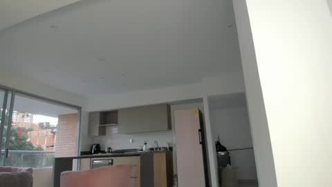 Snapshot of mia_yourmommy chatting on 12/31/24, 10:34 online show from 12/31/24, 10:34