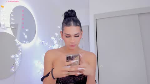 Snapshot of mia_yourmommy chatting on 02/03/25, 04:46 online show from 02/03/25, 04:46