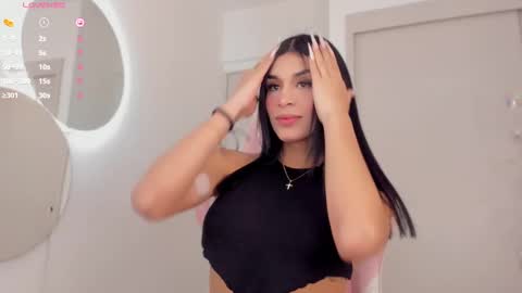 Snapshot of mia_yourmommy chatting on 02/10/25, 10:09 online show from 02/10/25, 10:09