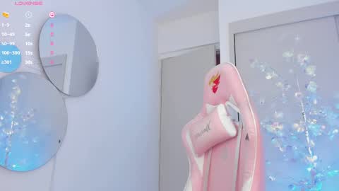 Snapshot of mia_yourmommy chatting on 02/17/25, 11:53 online show from 02/17/25, 11:53