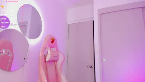 Snapshot of mia_yourmommy chatting on 02/22/25, 10:29 online show from 02/22/25, 10:29