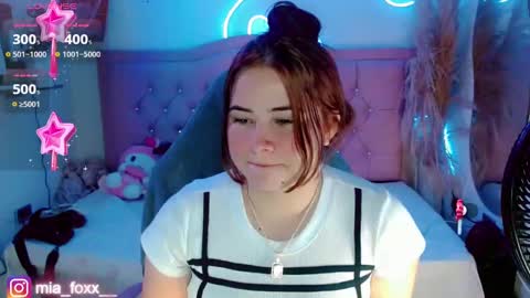 Snapshot of miaa_foxx_ chatting on 10/23/25, 09:13 Mia online show from 10/23/25, 09:13