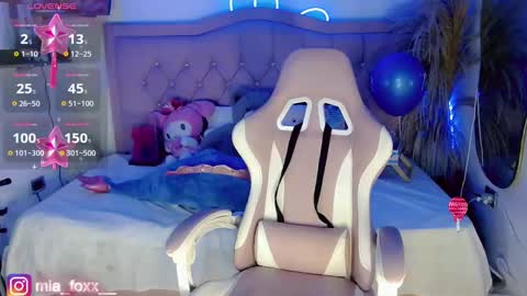 Snapshot of miaa_foxx_ chatting on 10/31/25, 10:33 Mia online show from 10/31/25, 10:33