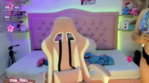 Snapshot of miaa_foxx_ chatting on 11/07/25, 01:16 Mia online show from 11/07/25, 01:16