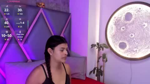 Mia online show from 11/20/25, 11:32