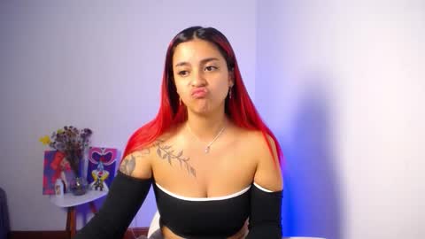 Snapshot of miaaa_mo chatting on 10/19/25, 02:01 Ma online show from 10/19/25, 02:01