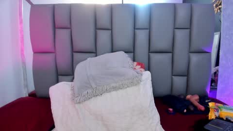 Mia online show from 01/10/25, 12:04