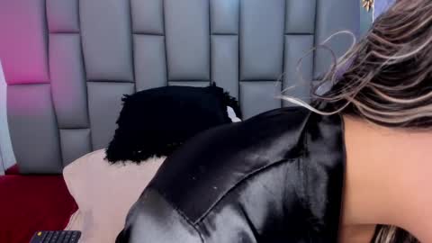 Mia online show from 03/10/25, 12:04