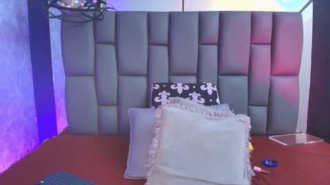 Mia online show from 09/13/25, 12:05