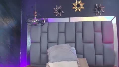 Mia online show from 11/07/25, 12:05