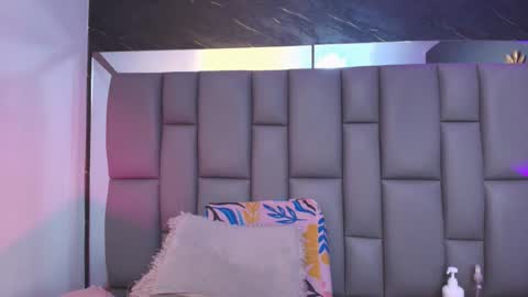 Mia online show from 11/20/25, 12:05