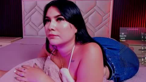 Miaa Farrel online show from 10/21/25, 07:36