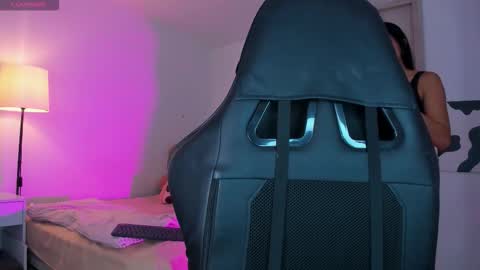 Mia online show from 10/02/25, 08:05