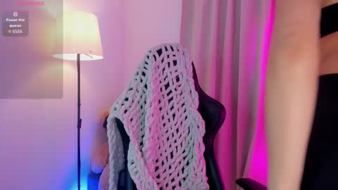 Mia online show from 10/28/25, 07:27