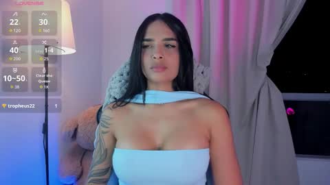 Mia online show from 11/06/25, 03:07