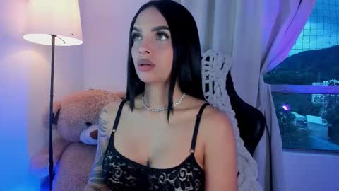 Mia online show from 11/08/25, 10:30