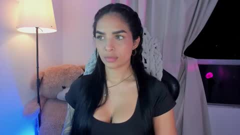 Mia online show from 11/21/25, 03:27