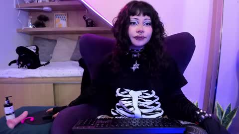 Snapshot of miaamane chatting on 02/02/25, 12:57 Mia online show from 02/02/25, 12:57