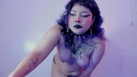 Mia online show from 10/10/25, 04:11