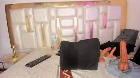 Mia  online show from 11/07/25, 03:06