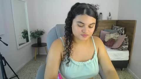 Snapshot of miabloomm chatting on 10/07/25, 03:47 Miabloomm online show from 10/07/25, 03:47
