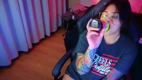 Mia online show from 03/10/25, 01:56