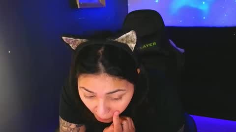 Mia online show from 09/08/25, 11:26