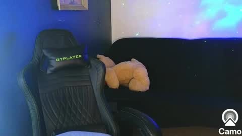 Mia online show from 09/21/25, 12:01