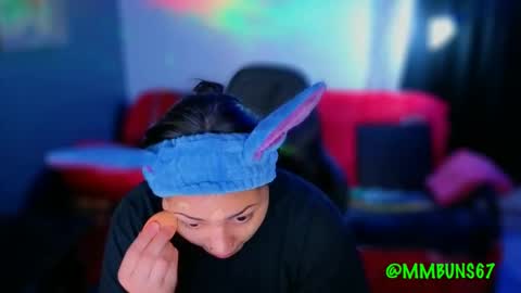 Mia online show from 11/04/25, 12:43