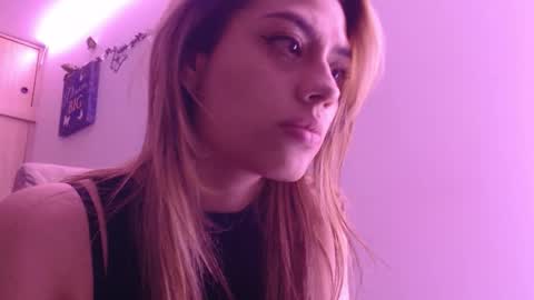 Snapshot of miacollings1 chatting on 11/02/25, 04:04 Miia online show from 11/02/25, 04:04