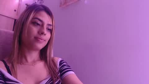 Snapshot of miacollings1 chatting on 11/08/25, 03:18 Miia online show from 11/08/25, 03:18