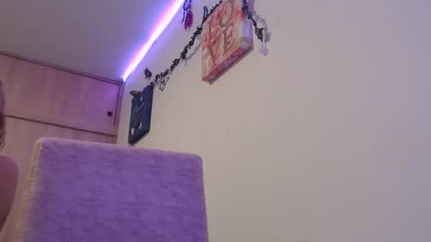 Snapshot of miacollings1 chatting on 11/15/25, 03:15 Miia online show from 11/15/25, 03:15