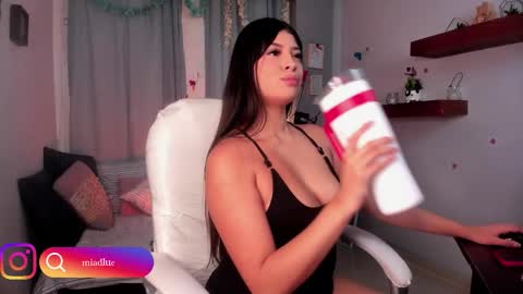 Mia online show from 10/28/25, 01:53