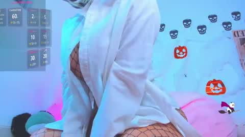 Mia Engels  online show from 10/20/25, 02:12