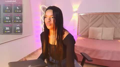 Mia online show from 10/22/25, 03:18