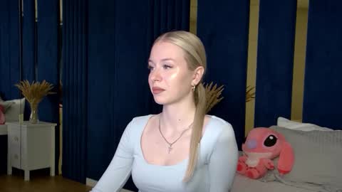 Mia online show from 10/10/25, 05:23