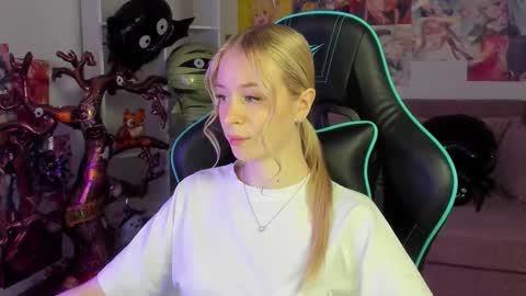 Mia online show from 10/29/25, 06:20