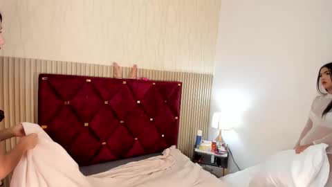 Miah and Bella online show from 10/17/25, 08:00