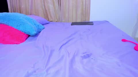 Snapshot of miah_smiithh chatting on 12/10/24, 05:44 Miah online show from 12/10/24, 05:44