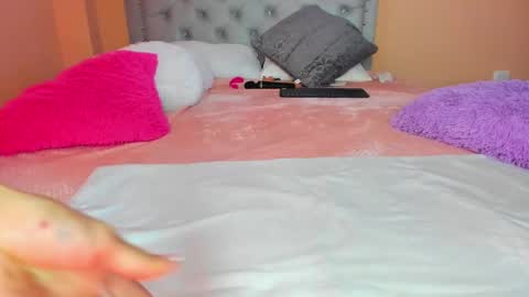 Snapshot of miah_smiithh chatting on 01/26/25, 09:51 Miah online show from 01/26/25, 09:51