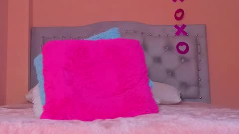 Snapshot of miah_smiithh chatting on 02/19/25, 02:33 Miah online show from 02/19/25, 02:33