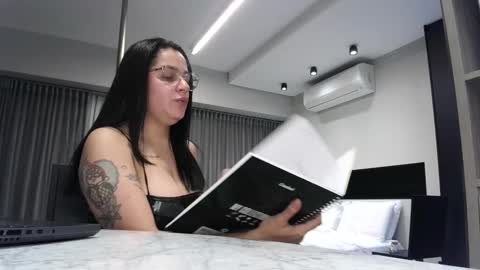 Snapshot of miahale chatting on 02/02/25, 03:43 Ms Mia Owner Of Your Mind online show from 02/02/25, 03:43