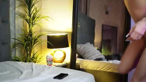  Miami  online show from 11/17/25, 07:52