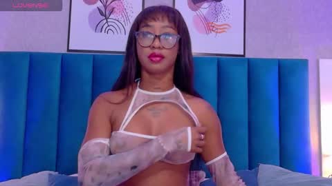 Mia  online show from 11/03/25, 12:17