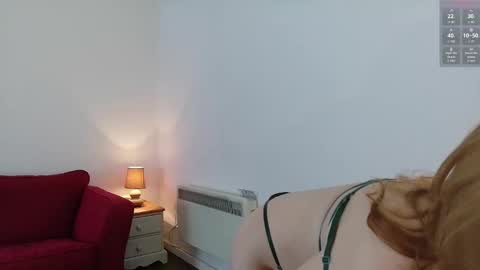 Snapshot of miamoon123 chatting on 11/13/25, 01:10 miamoon123 online show from 11/13/25, 01:10