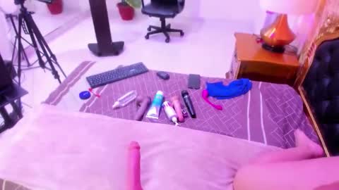 Snapshot of miamoxxy chatting on 10/17/25, 11:46 Mia online show from 10/17/25, 11:46