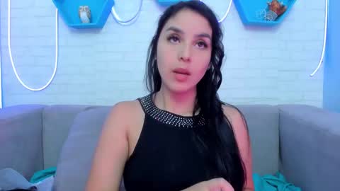 Snapshot of miaquevedo chatting on 01/18/25, 11:32 Mia Quevedo online show from 01/18/25, 11:32