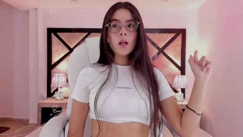 Snapshot of miasilverr chatting on 01/09/25, 09:37 Mia online show from 01/09/25, 09:37